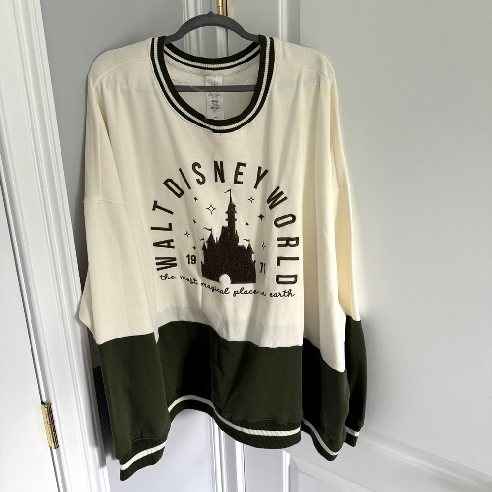 Walt Disney World Cream and Green Sweatshirt